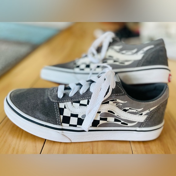 VANS—YOUTH SIZE 6–UNISEX—GREAT CONDITION-GRAY & WHITE CHECK W FLAMES—CLASSIC - Picture 14 of 15